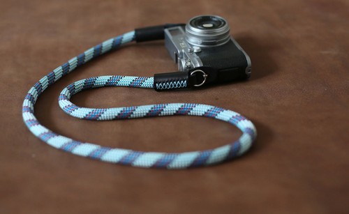 Tracolla per fotocamera blu